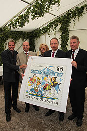 Pr&auml;sentation der Briefmarke zum Thema "200 Jahre Oktoberfest" (&copy;Foto: Martin Schmitz)